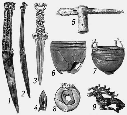 Тагарская культура: 1—2 — бронзовые ножи; 3 — бронзовый кинжал; 4 — бронзовый наконечник стрелы; 5 — бронзовый чекан; 6 — глиняный сосуд; 7 — бронзовый котёл; 8—9 — бронзовые бляшки. Тагарская культура.