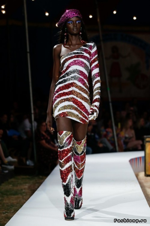 Moschino Круизная коллекция 2019 Moschino Круизная коллекция 2019