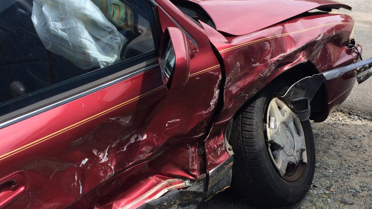 Водитель ВАЗа разбился насмерть в ДТП с иномаркой на трассе под Саратовом Происшествия