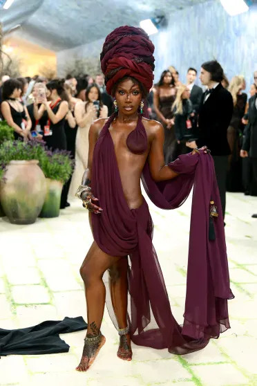 Met Gala — 2026: Шер, Рози Хантингтон-Уайтли, Кейт Мосс, Вера Вонг на красной дорожке Images, костюма, дорожку, вышли, Метрополитенмузее, Санчес, Лорен, Сандэй, дочерью, Кидман, Николь, Сейфрид, Кравиц, Дженнер, Аманда, Хадид, Джиджи, Купера, Кайли, Хайди
