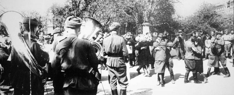 Падение Рейха. Как Германия сдалась Красной Армии история