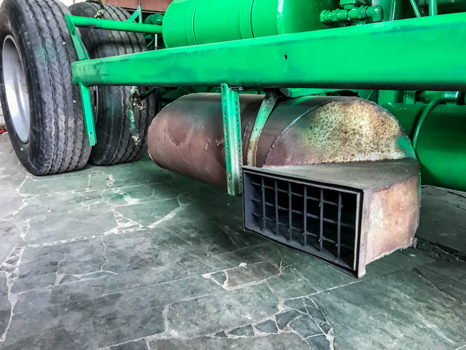 Гоночный КрАЗ с мотором от танка Гоночный КрАЗ с мотором от танка авто,автомобиль,машины,ремонт,Россия,СССР,тюнинг