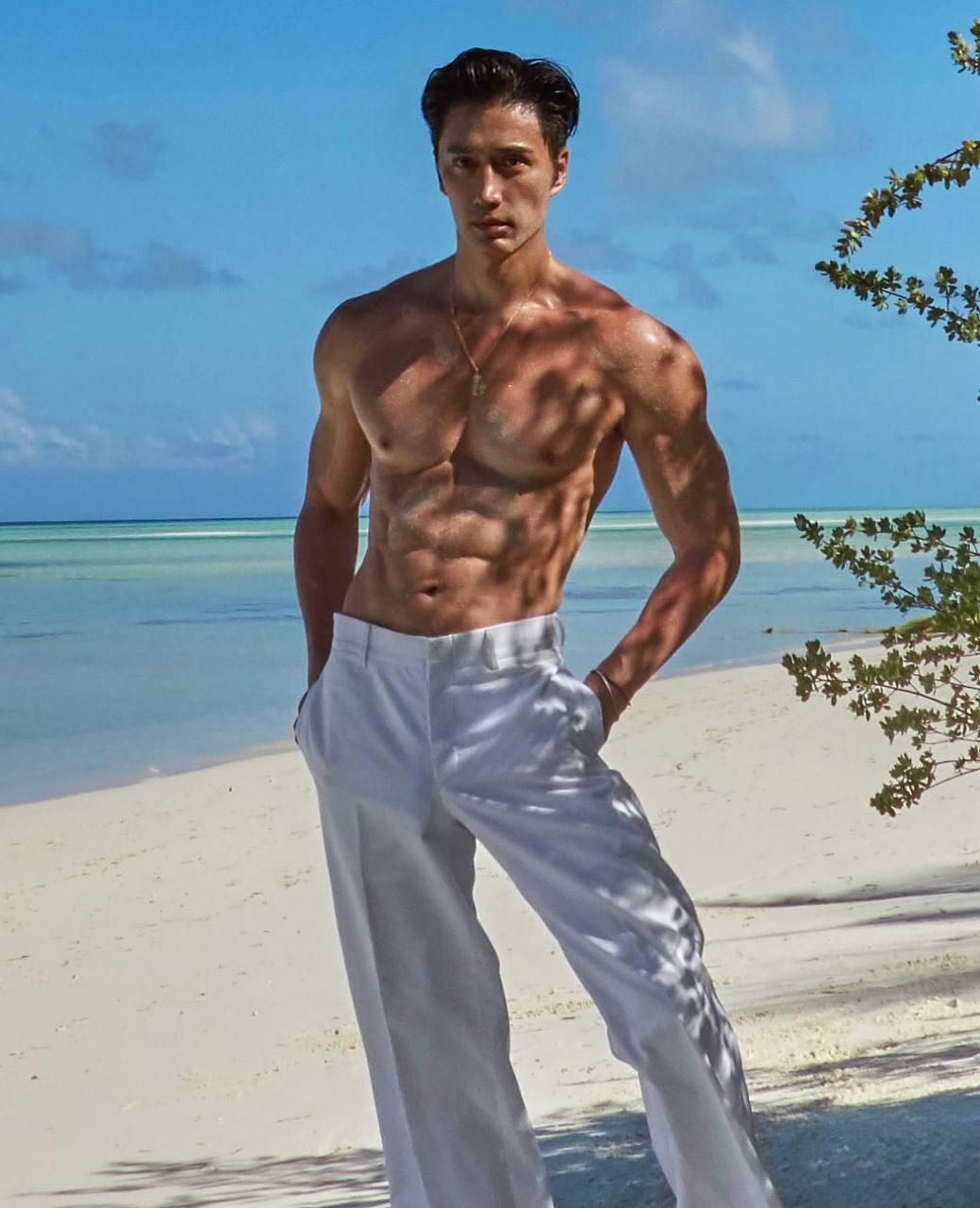 В свои 60 выглядит на 20: фотограф Чуандо Тан из Сингапура поделился секретом вечной молодости Чуандо, гораздо, Среди, организм, старение, говорит, обязательных, вечной, потому, тренировки, прост, создавать, впечатление, будто, каждый, Также, часов, считает, только, фотограф