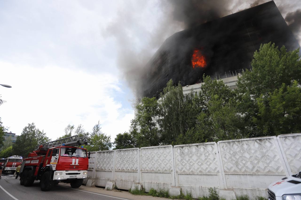Два человека погибли во время пожара в НИИ «Платан»