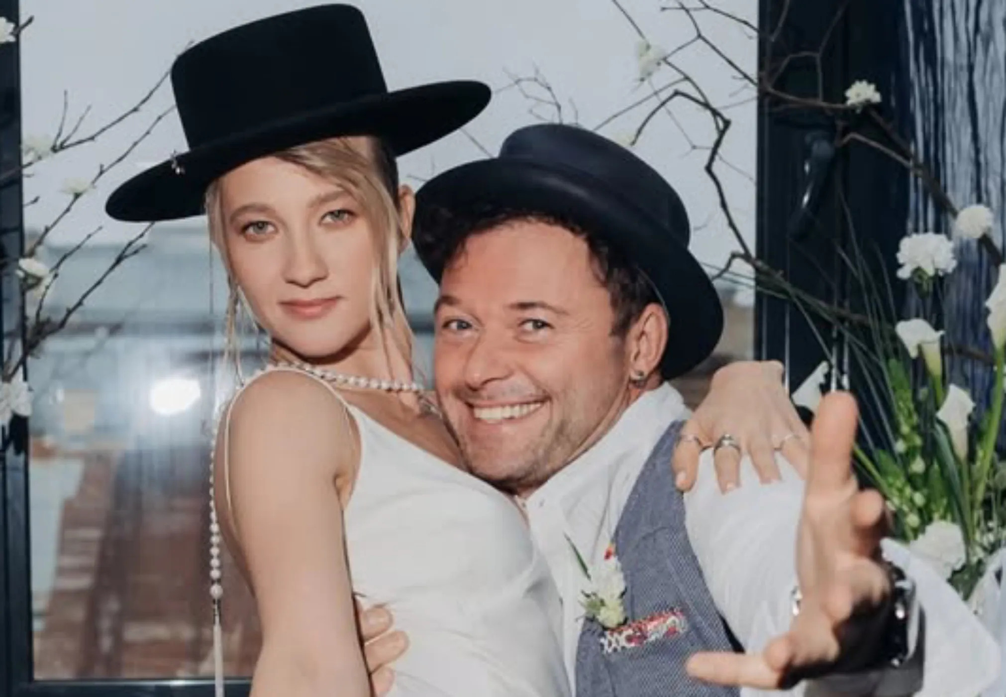 "Она про тело знает всё". 48-летний Илья Носков впервые рассказал о молодой жене