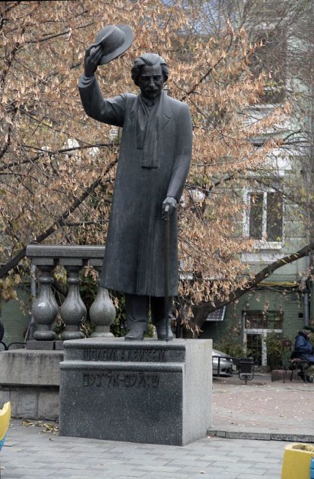 Памятник Шалому-Алейхему в Киеве.