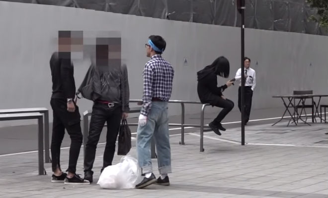 Дерзкие парни нагрубили любителю чистоты и тут же принялись извиняться: ботаник оказался бойцом ботаник,мусор,Пространство,спарринг,спортъ,Япония