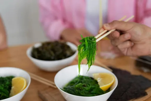 Куркума, соя и водоросли против старения: 5 продуктов японской кухни с доказанным антивозрастным действием Куркума, соя и водоросли против старения: 5 продуктов японской кухни с доказанным антивозрастным действием просто, воспаление, активируют, Японии, картофель, только, старения, рациона, снижают, защищают, которые, кухня, самых, Окинаве, продукты, наука, уменьшают, продуктов, митохондрии, запускают