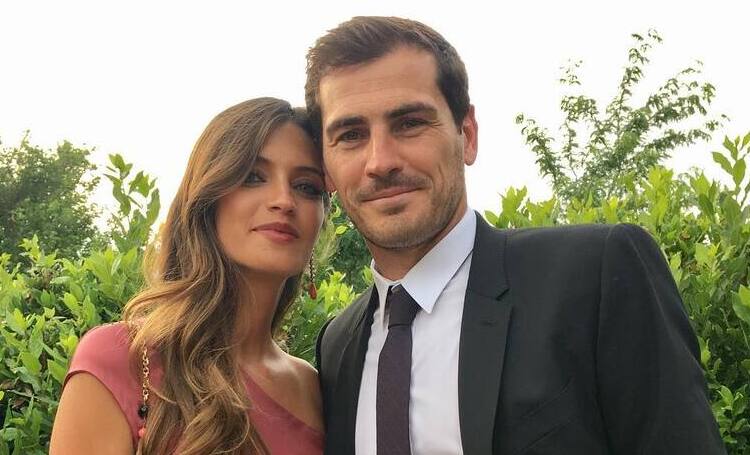 СМИ: испанский футболист Икер Касильяс и телеведущая Сара Карбонеро расстались