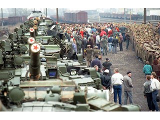 Скоропалительный вывод советских войск из Европы: ошибка или предательство?