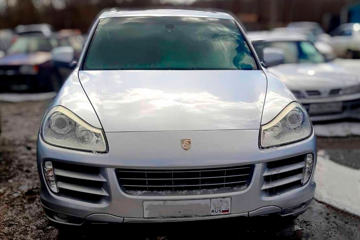 Тобольские приставы отправили Porsche Cayenne любителя пьяной езды в зону СВО