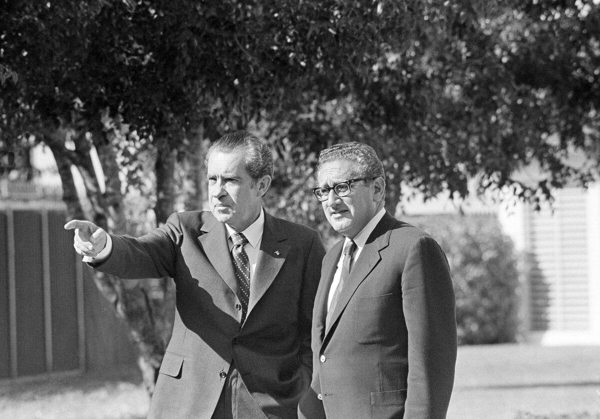    Президент США Ричард Никсон и госсекретарь Генри Киссинджер / AP / Bob Schutz