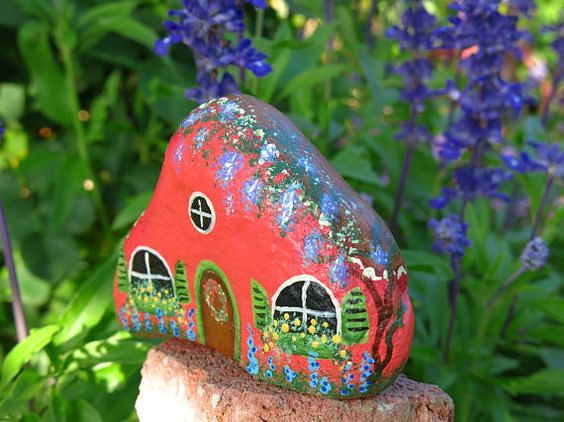 Камни - домики. Интересно придумали для оформления дачи, сада или двора. handmake,поделки для сада,поделки своими руками