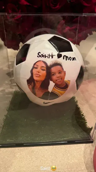 Ким Кардашьян показала подарок от сына Сейнта/Фото: kimkardashian/Instagram*