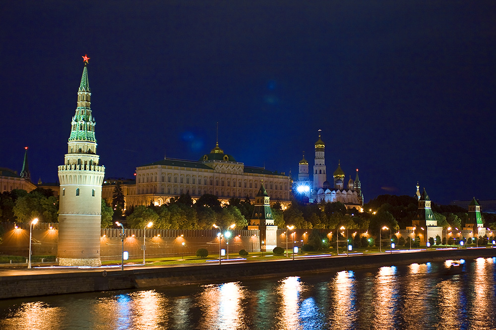 Города где 4. Москва город миллионник. Другие города России. Города миллионеры России фото. Достопримечательности города-миллионника Москвы.