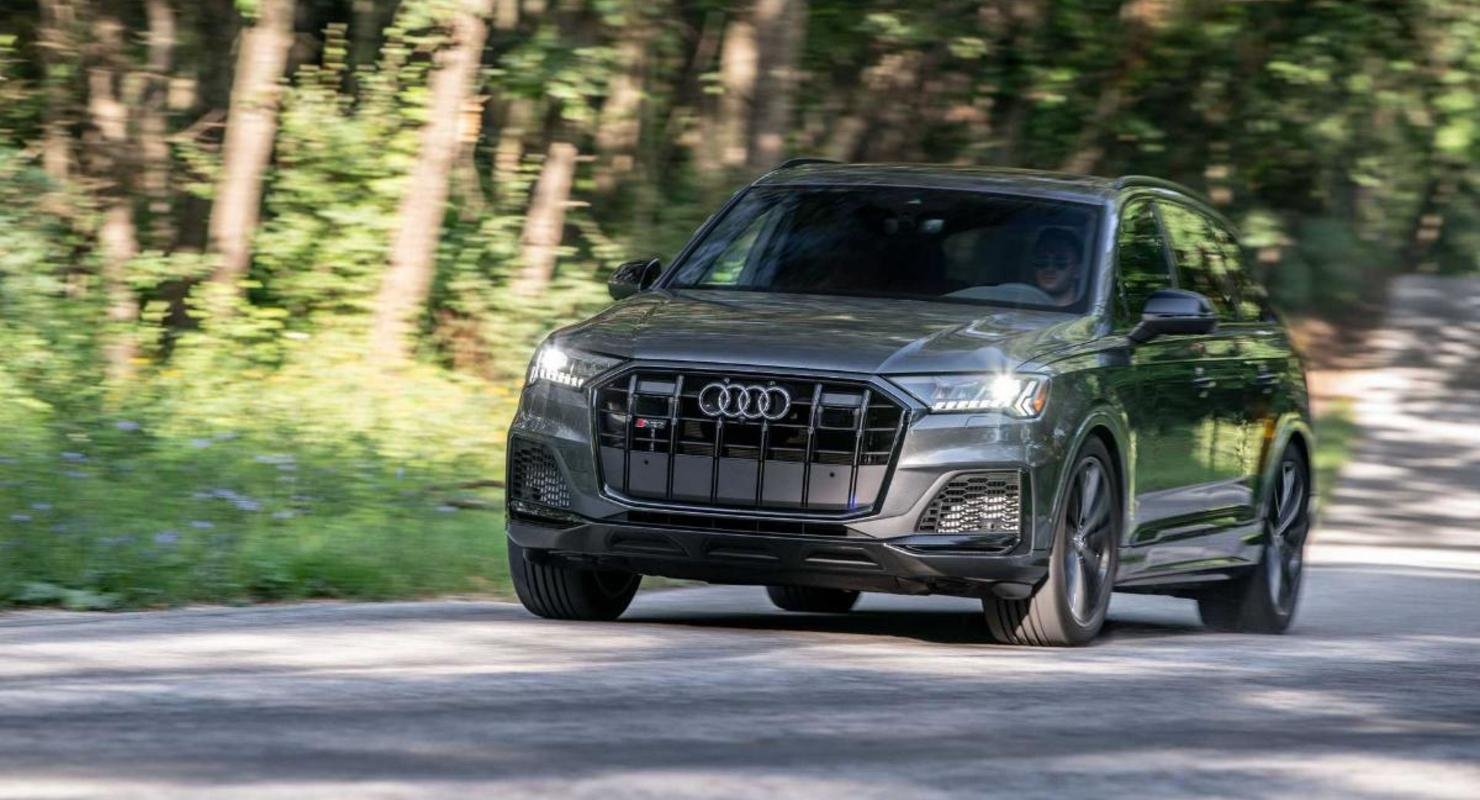 Сможет ли хэтчбек VW Golf R обогнать мощнейшую версию Audi SQ7?