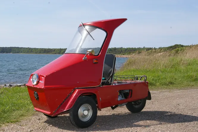 Norsjo. Компания, основанная в 1951 году и до сих пор производящая мопеды. Norsjo Shopper (на снимке) – автомобилеподобный трёхколёсный мопед, представленный в 1994 году.