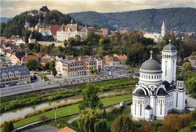 https://www.freepik.com/free-photo/aerial-drone-view-historic-centre-sighisoara-romania-old-buildings-holy-trinity-church_22402045.htm#query=romania&position=4&from_view=search