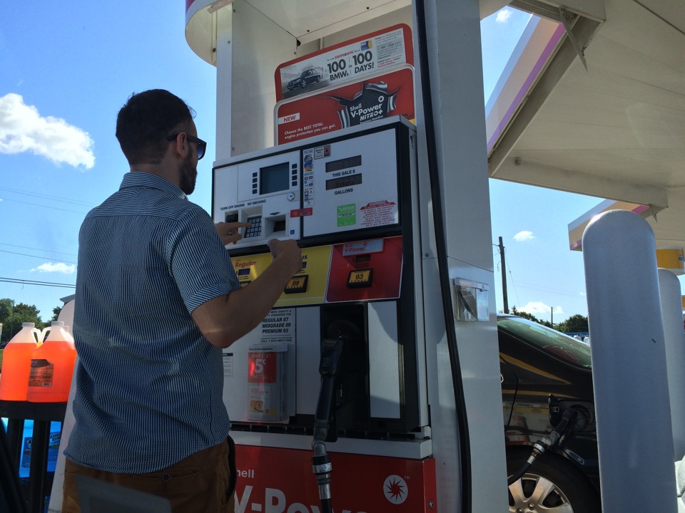 Цены на заправках в США: бензин стоит 21 рубль