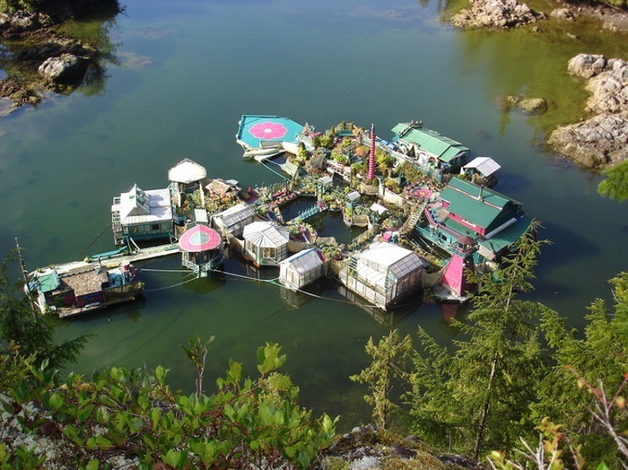 Семья из Канады построила себе остров