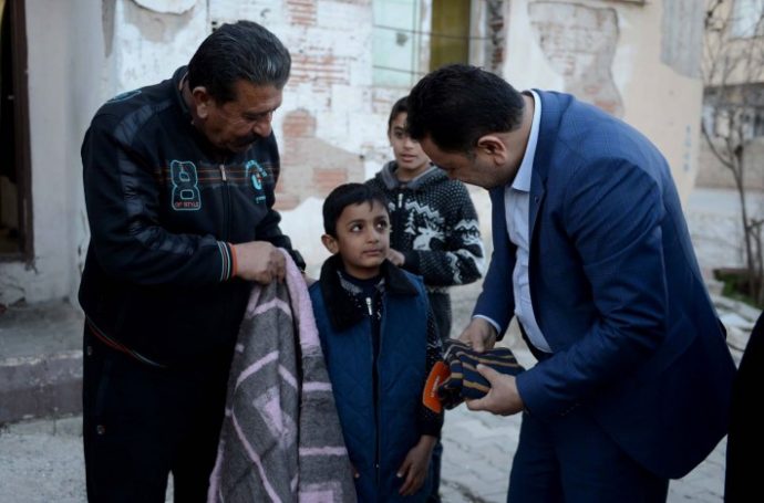 04-refugee-comforts-stray-dog-710x468