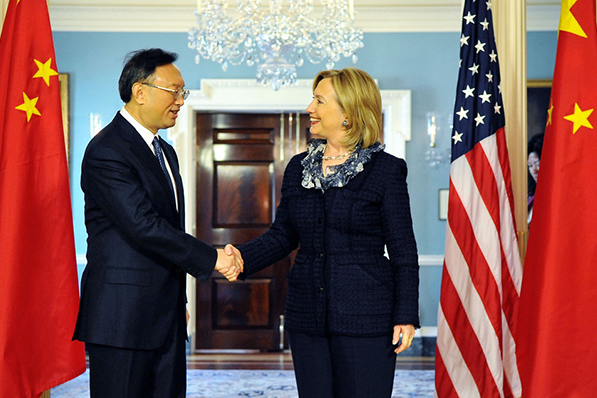 Клинтон лично договорилась, чтобы китайские вакцины избежали проверок в США