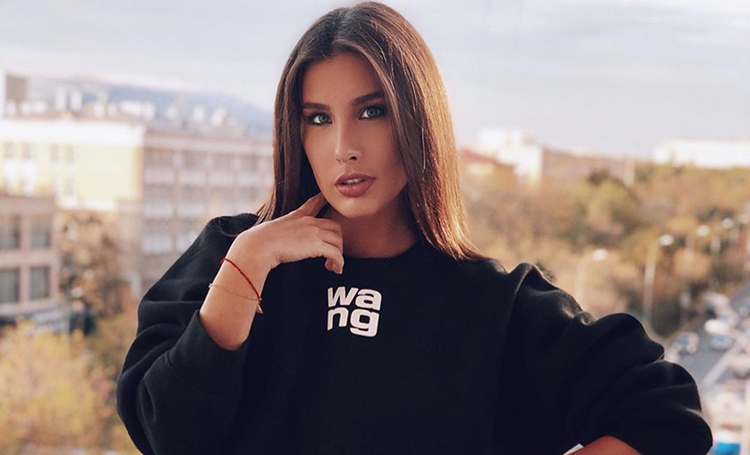 Кэти Топурия опубликовала первый снимок с новорожденным сыном