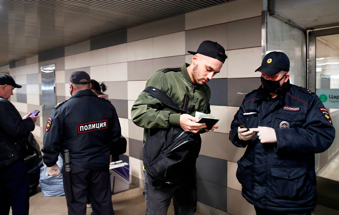 Полицейским предложили разрешить вскрывать автомобили и оцеплять жилье Полицейским предложили разрешить вскрывать автомобили и оцеплять жилье Политика