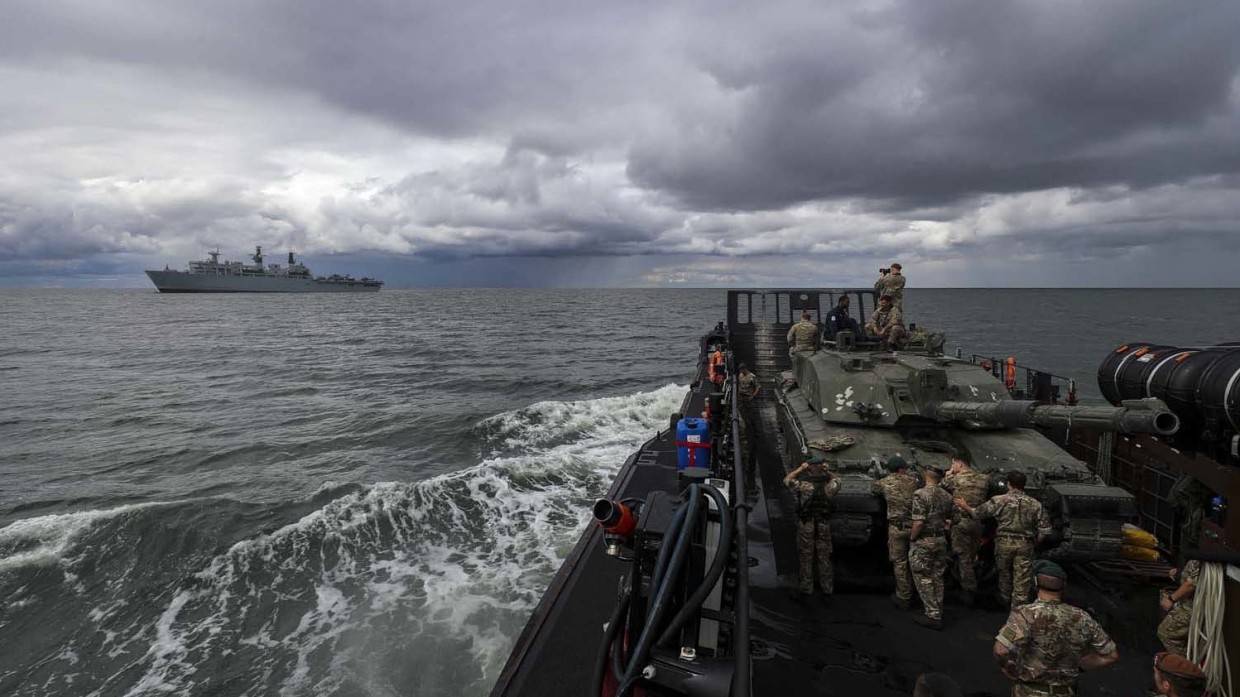 Политолог Корнилов высмеял «драпающих с Украины» британских военных