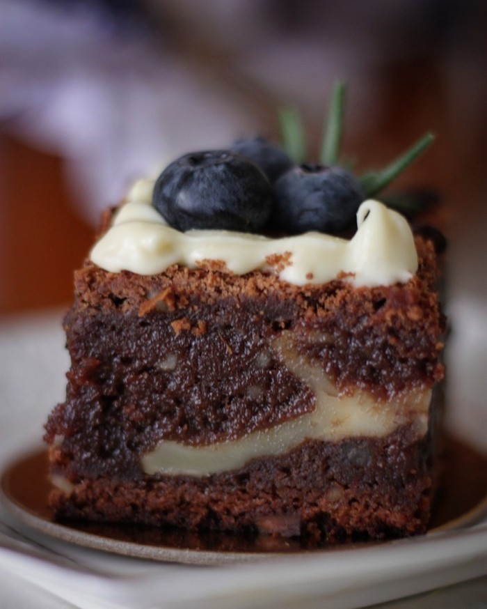 Брауни с сыром Дор Блю и грушей