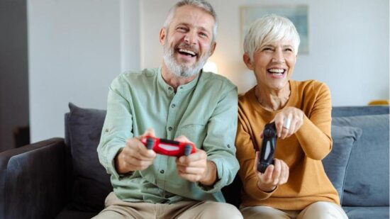 «Я в домике, не трогайте»: откуда берутся 50-летние дети, которым все должны