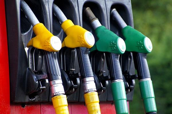 Минэнерго США ждет роста цен на бензин и дизель в стране летом до максимума с 2014 года