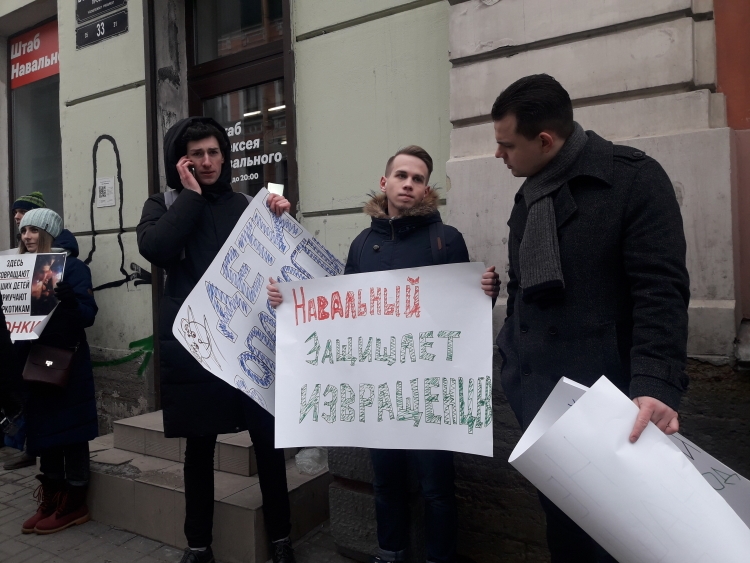 Экс-сотрудница штаба Навального, подозреваемая в развращении подростка, сбежала за границу