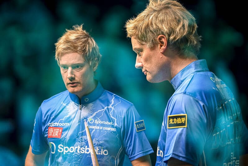 Нил Робертсон сразится с Марком Селби в полуфинале Чемпиона чемпионов (фото: championofchampionssnooker)