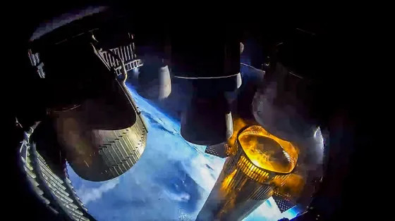 появились зрелищные космические кадры и видео из двигательного отсека Starship