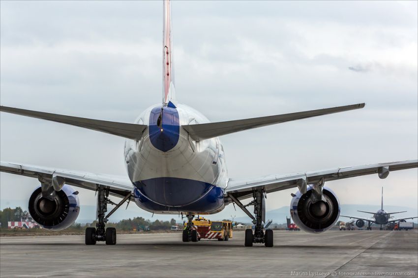 Обслуживание самолета на перроне Boeing 777, авиация, петропавловск-камчатский, елизово