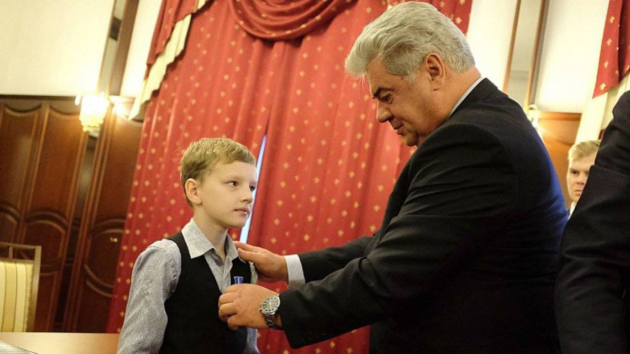 Власти Кировской области наградили школьника медалью «За проявленное мужество»