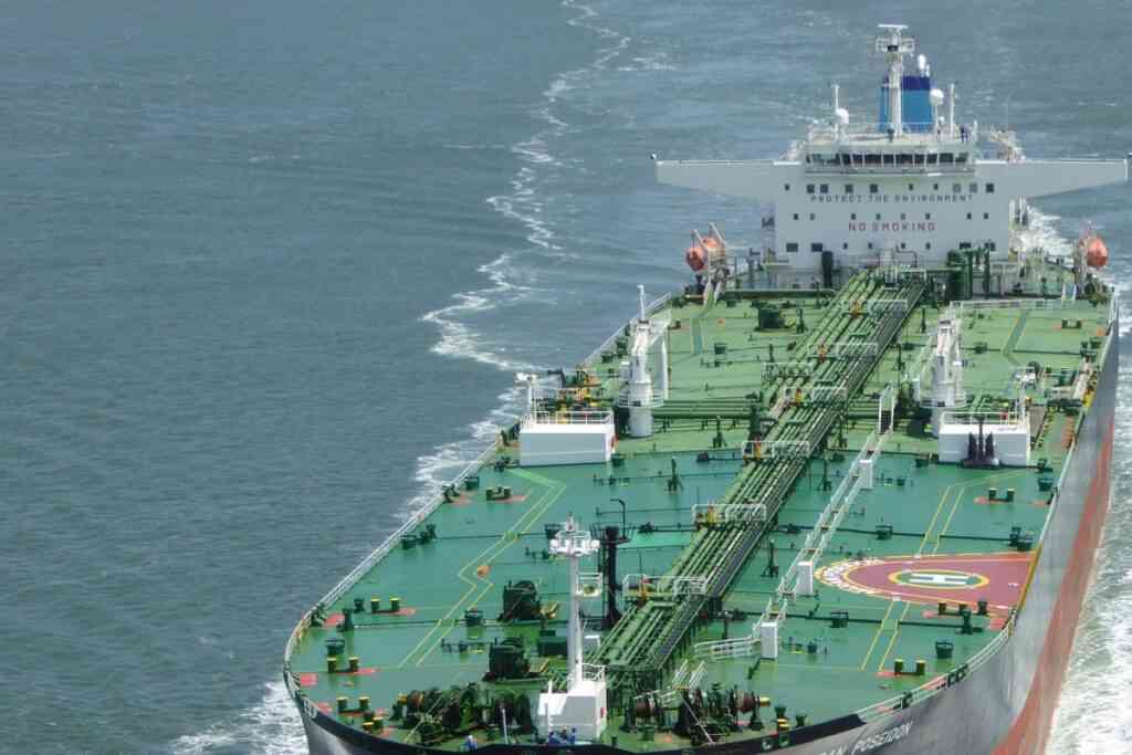 Стали известны подробности атаки на танкер в Черном море у берегов Турции