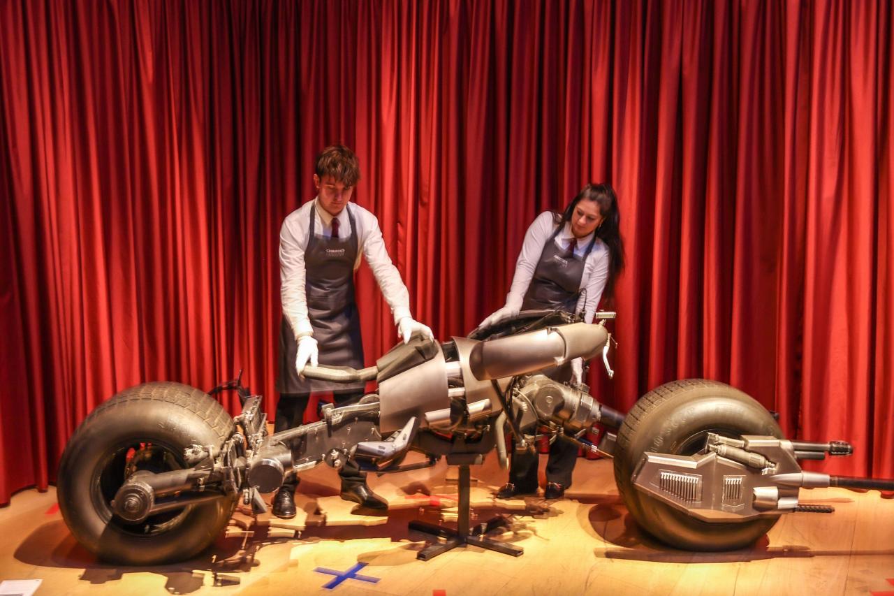 Бэтмобиль из Темного рыцаря на аукционе