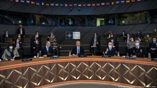 НАТО призывают к прекращению эскалации вокруг Украины перед переговорами