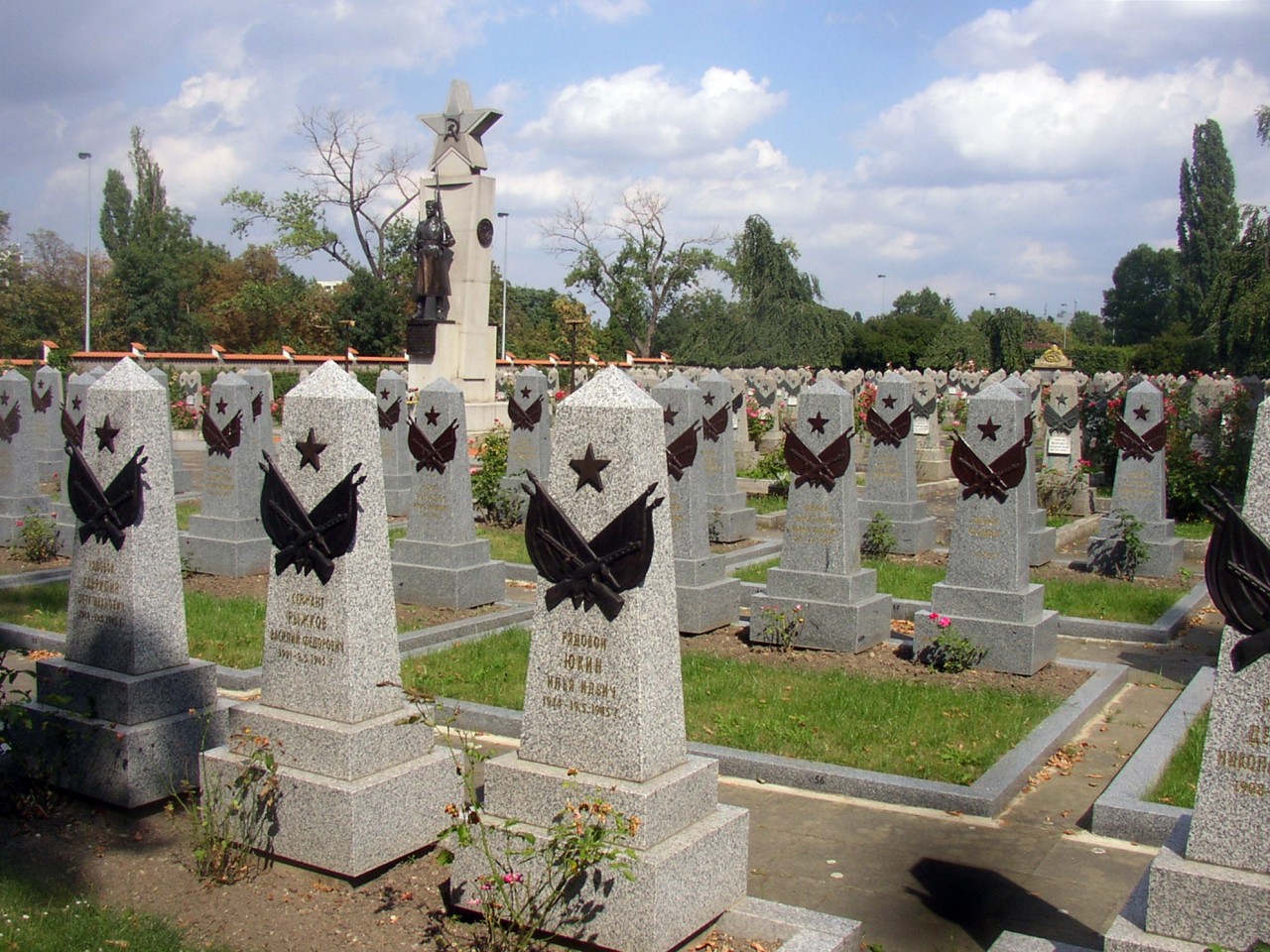 Ольшанское кладбище Прага захоронение советских солдат