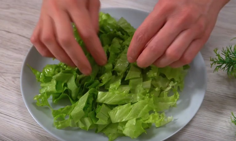 Этот вкусный салатик порадует вас в качестве сытной закуски (делюсь рецептом)