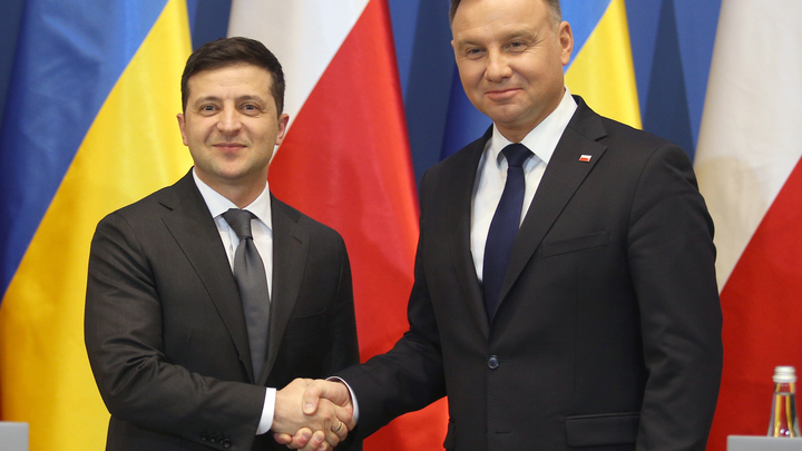 УКРАИНА ГОТОВИТСЯ К САМОЛИКВИДАЦИИ ПО СЦЕНАРИЮ ПОЛЬШИ