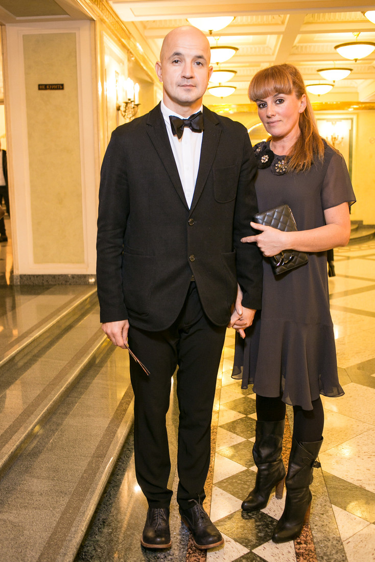 Ирина Безрукова в сверкающем костюме встретилась на мероприятии с бывшим мужем и его супругой