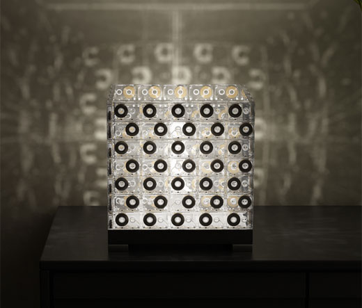 СТОЛИК ИЗ ВИДЕО-КАССЕТ. МАСТЕР-КЛАСС декор,дизайн,дом,жилье,инструмент,интерьер,квартира,мебель,ремонт,текстиль