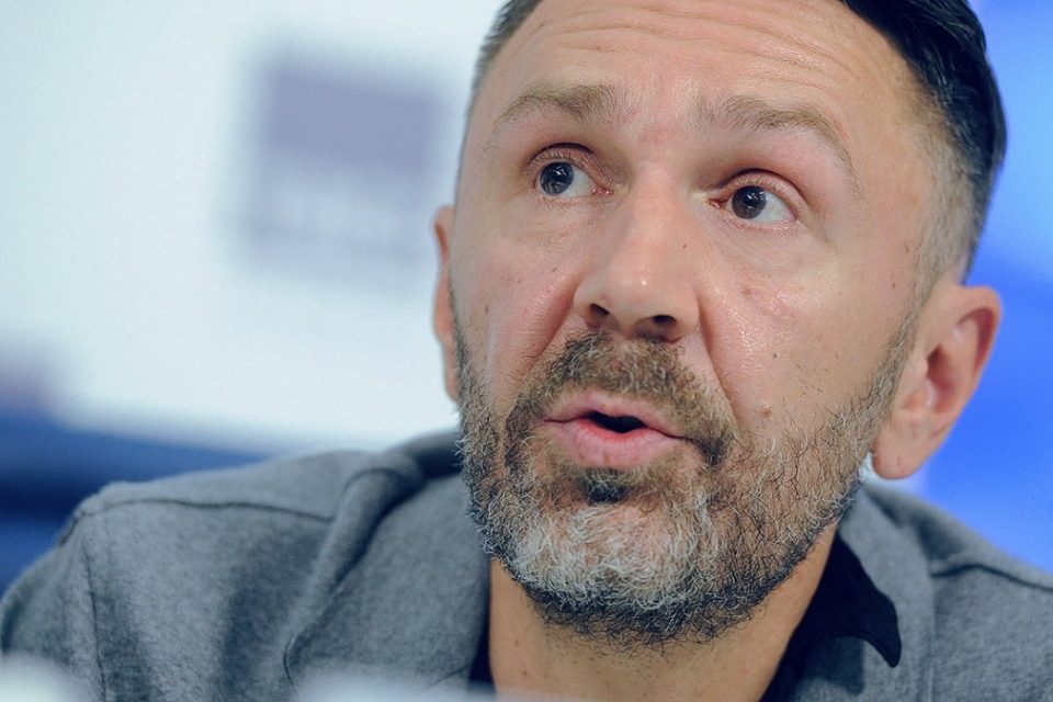 Сергей Шнуров не долго горевал о разводе — нашел утешение у пышногрудых брюнеток