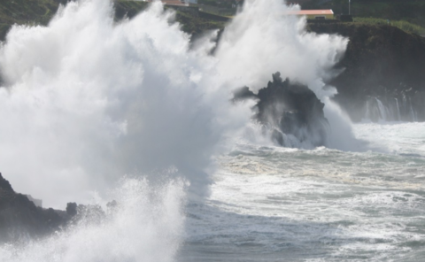 Волны в 3 метра: МЧС объявило штормовое предупреждение на Кубани