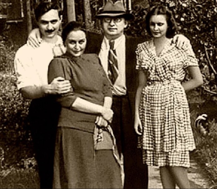 Берия с женой Ниной (слева), сыном Серго и невесткой Марфой (справа). / Фото: www.lamp.im