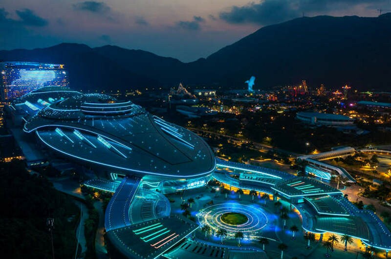 Видео: китайский океанариум, похожий на корабль инопланетян