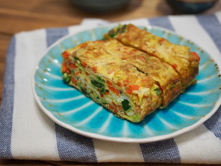 Японский омлет «Тамаго-яки»: нарезаю овощи, взбиваю яйца и жарю тонкими… Японский омлет «Тамаго-яки»: нарезаю овощи, взбиваю яйца и жарю тонкими… заграница,страны